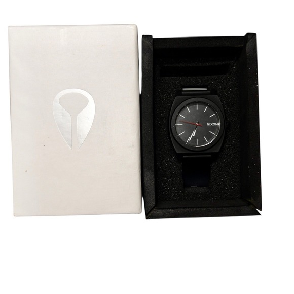 NIB Nixon The Time Teller 39mm Watch Two Toned Silver Black - Picture 1 of 10